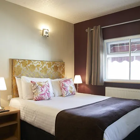 Antoinette Hotel Wimbledon-3